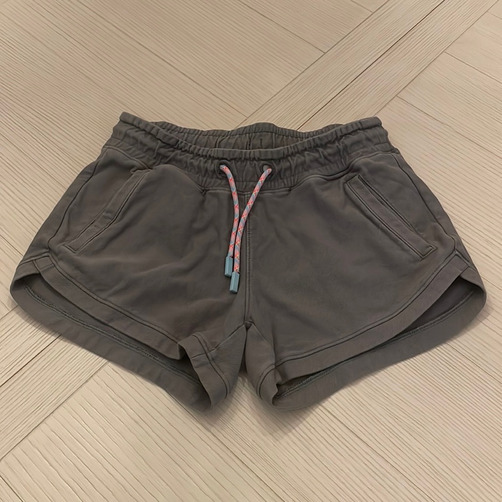 Athleta girl gray shorts size M8-10. EUC